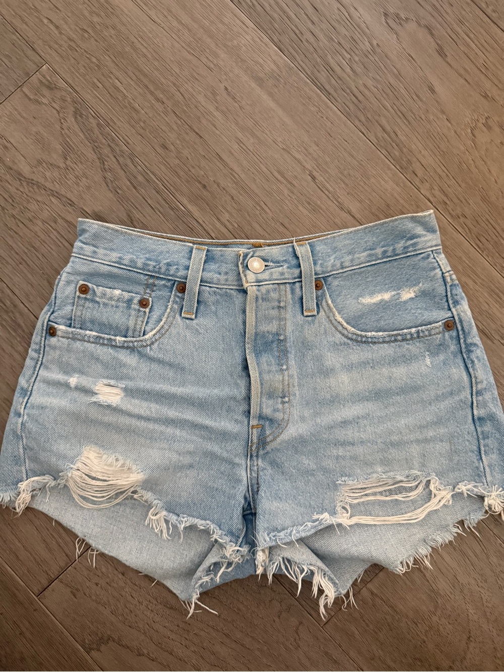 Women’s Levi’s 501 Jean shorts W25